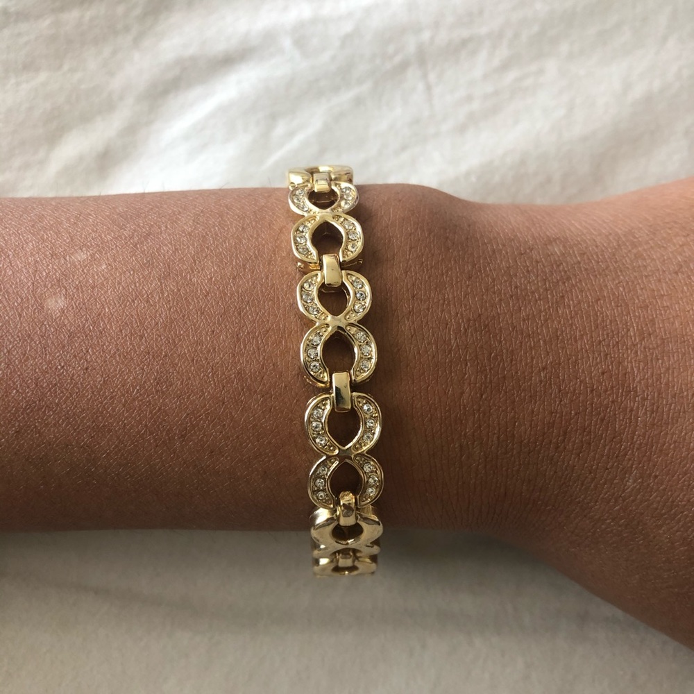 Gold Chain Linked Bracelet - Picture 3 of 8